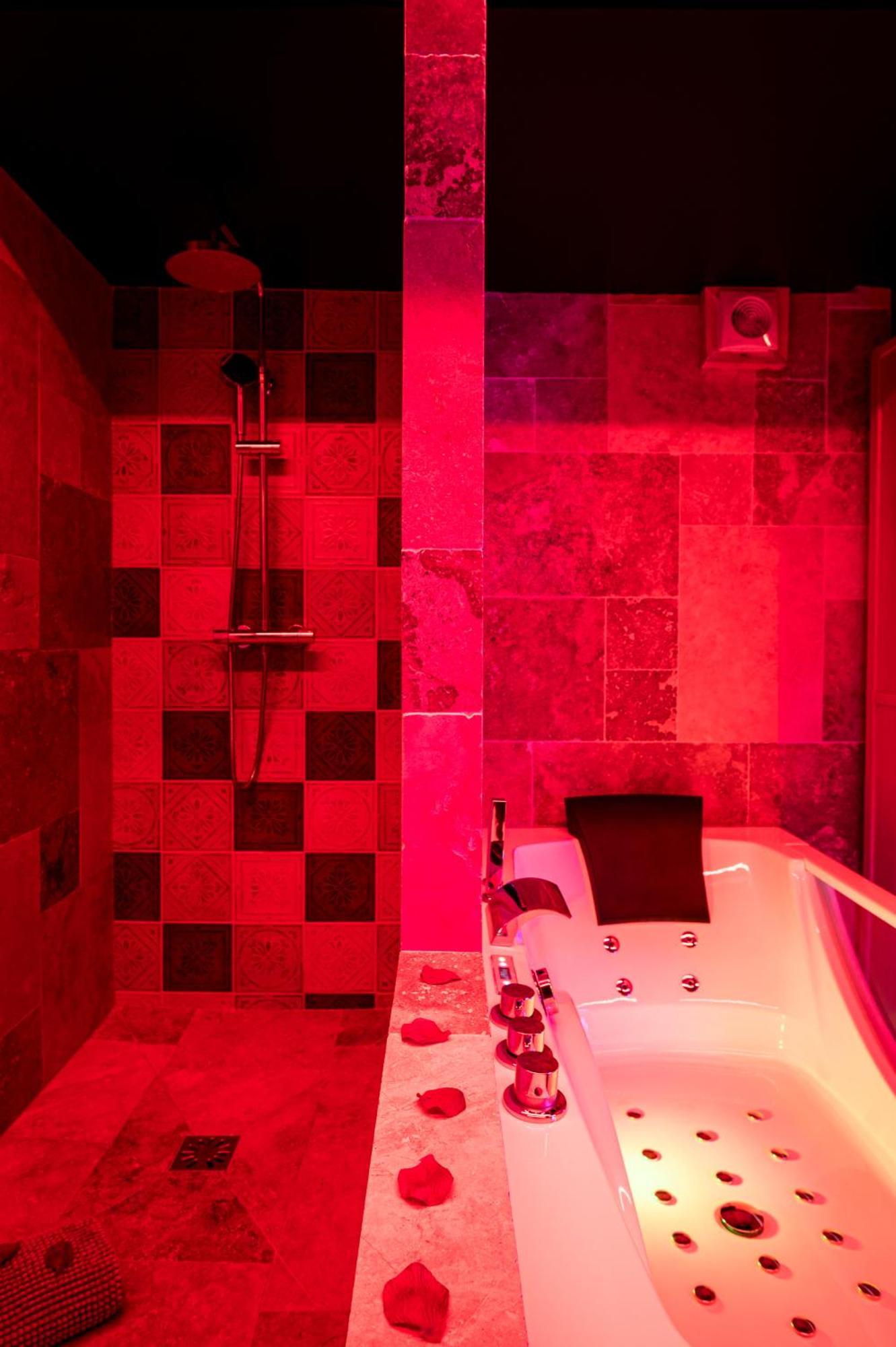 Loveroom Sauna, Balneo, Parking Prive Dans Le Centre De オンフルール 部屋 写真