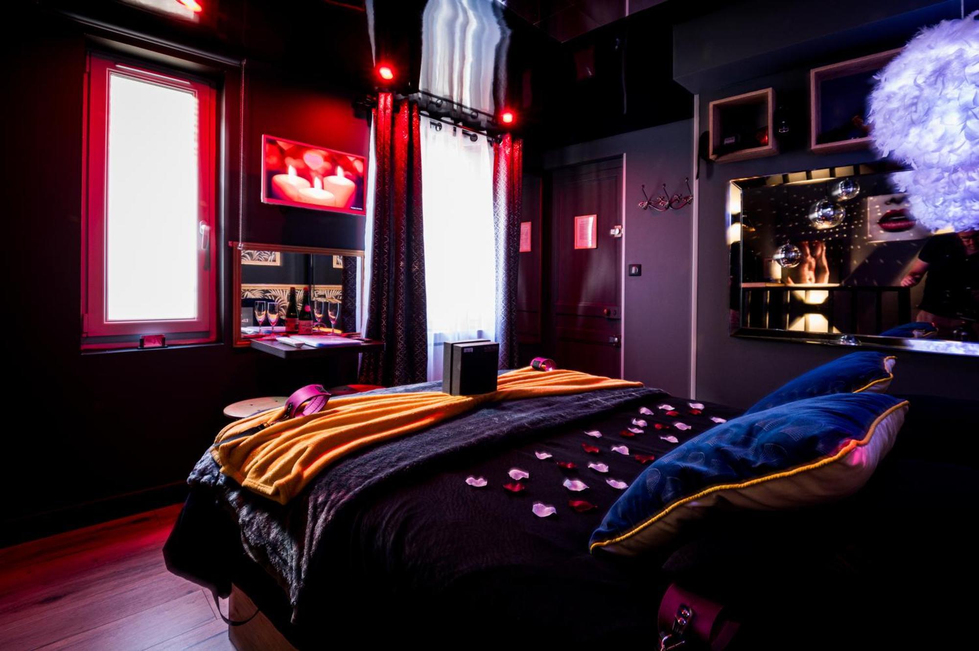 Loveroom Sauna, Balneo, Parking Prive Dans Le Centre De オンフルール 部屋 写真