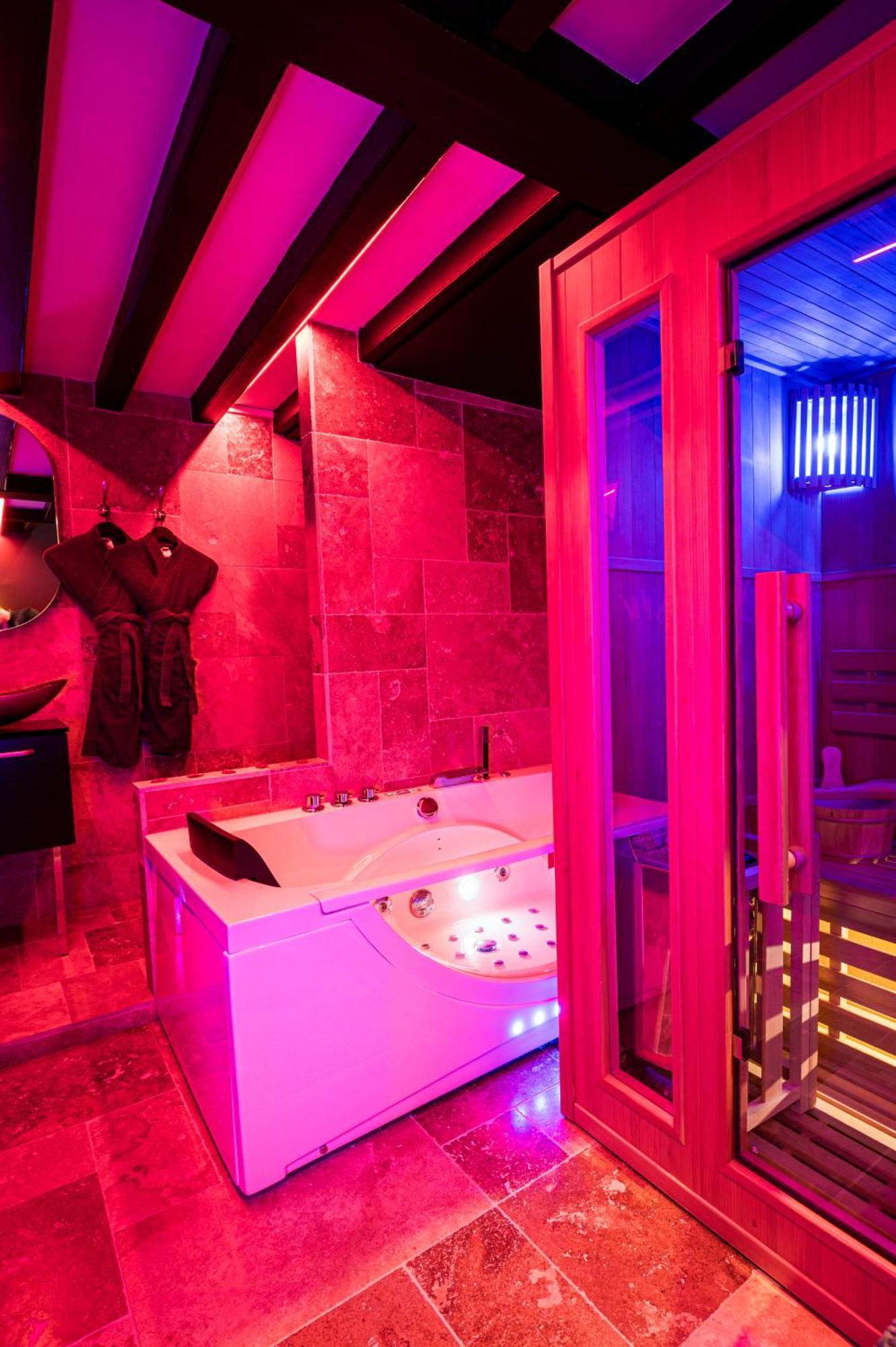 Loveroom Sauna, Balneo, Parking Prive Dans Le Centre De オンフルール 部屋 写真