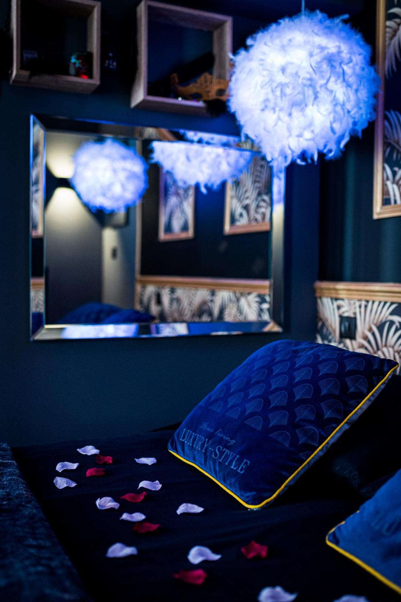 Loveroom Sauna, Balneo, Parking Prive Dans Le Centre De オンフルール 部屋 写真