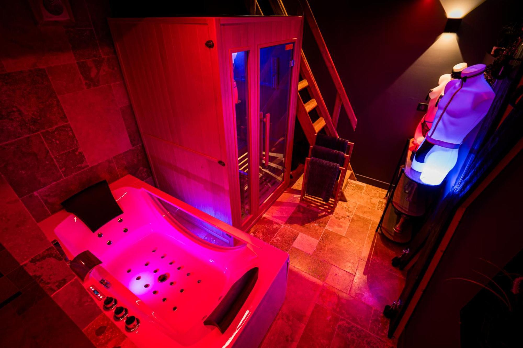 Loveroom Sauna, Balneo, Parking Prive Dans Le Centre De オンフルール 部屋 写真
