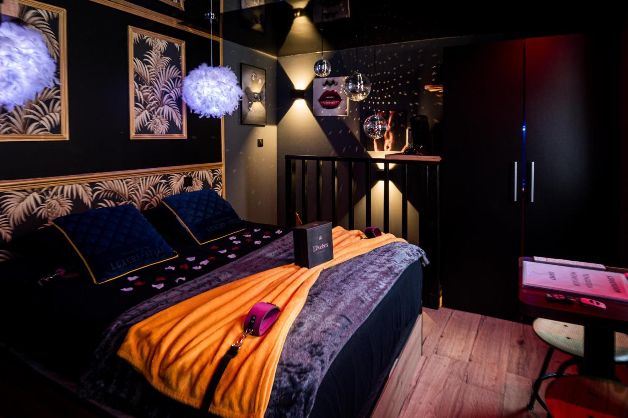 Loveroom Sauna, Balneo, Parking Prive Dans Le Centre De オンフルール 部屋 写真