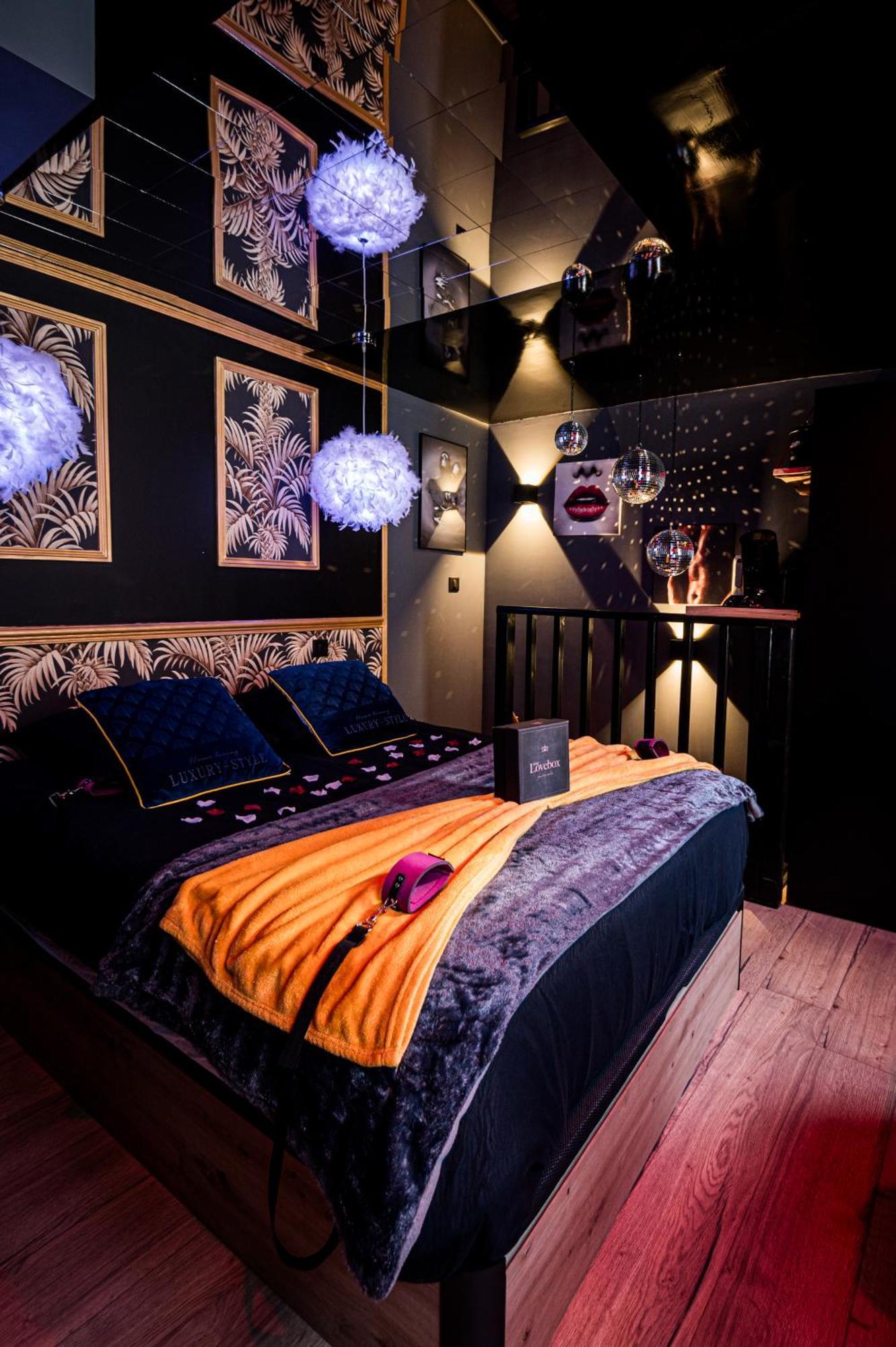 Loveroom Sauna, Balneo, Parking Prive Dans Le Centre De オンフルール 部屋 写真