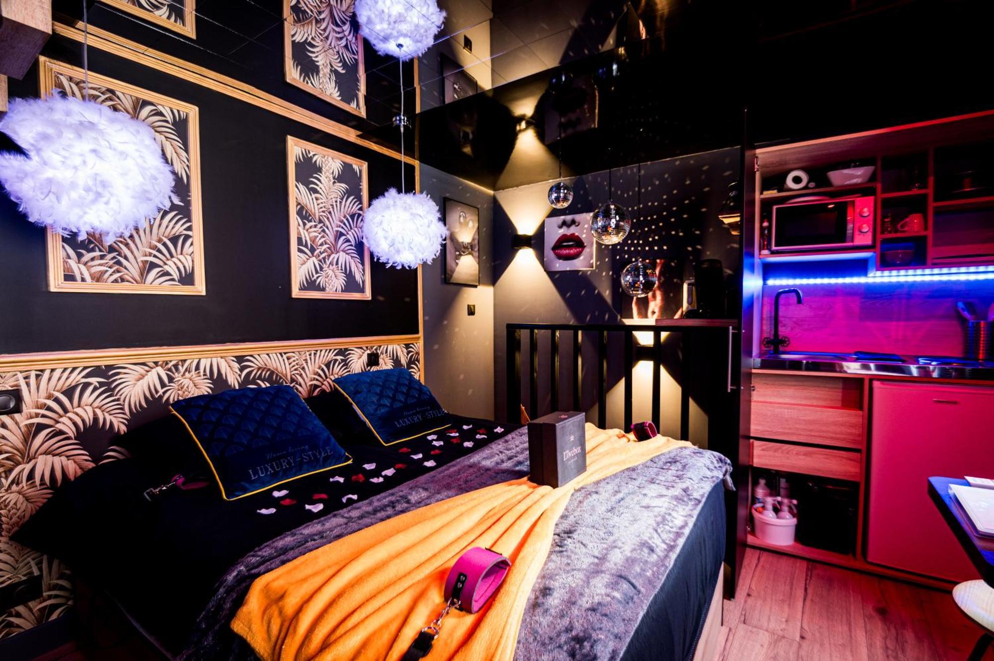 Loveroom Sauna, Balneo, Parking Prive Dans Le Centre De オンフルール 部屋 写真